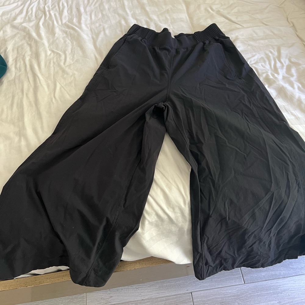 Lululemon wide leg ankle length pants